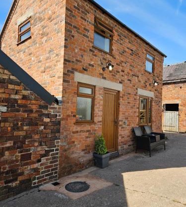 The Woottons Barn with Hot Tub