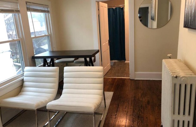 The Yellow Door 3-bedroom downtown near VT&RU