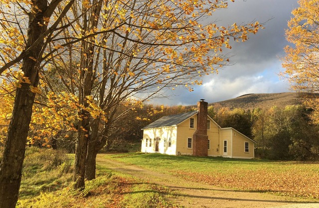 The Yellow Farmhouse (9 miles from Killington K-1 Lodge and 3 miles From Pico)