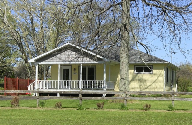 THE YELLOW HOUSE IN EGG HARBOR -Premier Status, Walk to all Egg Harbor Locations