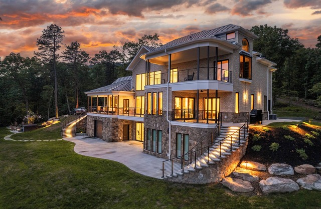 Theater, Hot Tub, Sauna, EV charger & Epic Views!