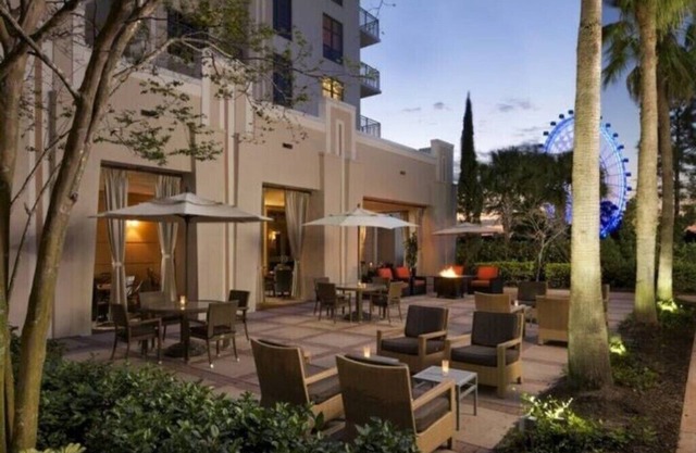 Theme Park Getaway! 2Bed 2Bath Resort Unit near ICON Park.