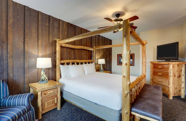 Theme Suite, Whirlpool, Stoney Creek, 1 King Bed, Fireplace, Pool