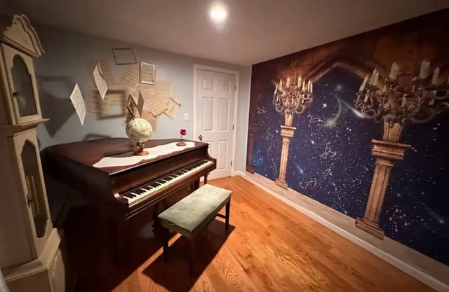 Themed Stay in Historic Salem-Walk to Downtown!