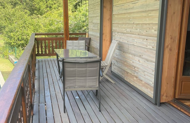 Thermally insulated chalet, swimming pool, unobstructed mountain views.