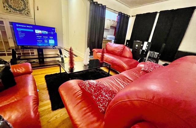 Third Floor Comfortability 1-BR apartment in Peaceful Irvington with AC, WiFi