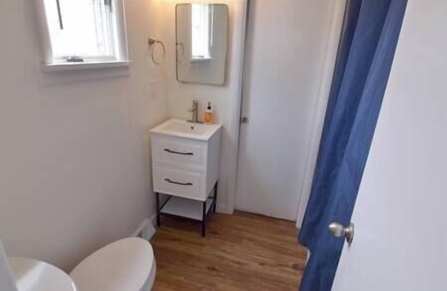 This 3 bedroom house is a great place foe a family get-away, or groups coming to Bloomington.