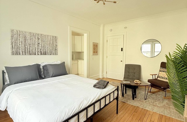 This apartment is a 0 bedroom(s), 1 bathrooms, located in Rochester, NY.