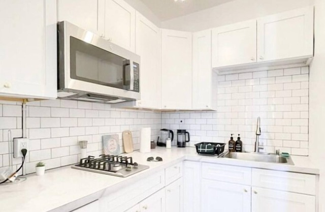 This apartment is a 0 bedroom(s), 1 bathrooms, located in Rochester, NY.