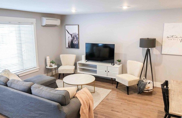 This apartment is a 2 bedroom(s), 1.5 bathrooms, located in Fredericton, NB.