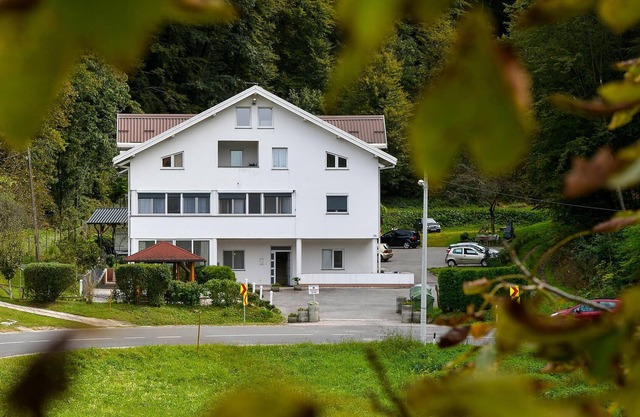 This beautiful and functionally furnished apartment is located in Krapinske Toplice, in a small buil