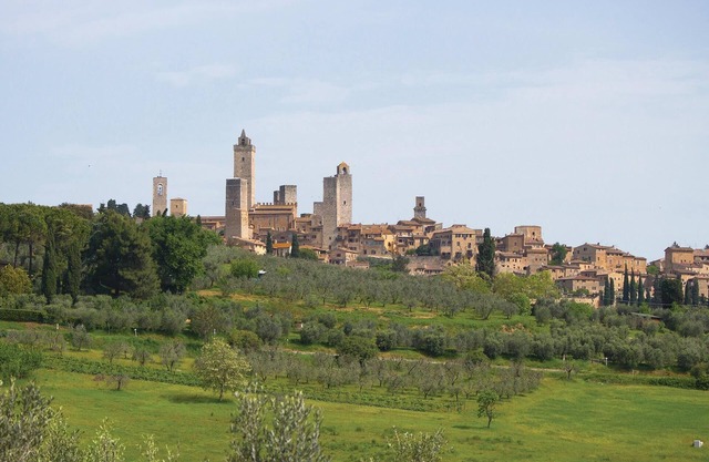 This characteristic barn has been completely renovated and divided into two apartments.