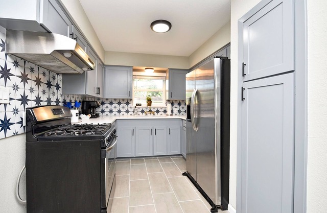 This charming 3 bedroom,1.5 bathroom home is the perfect place to relax!
