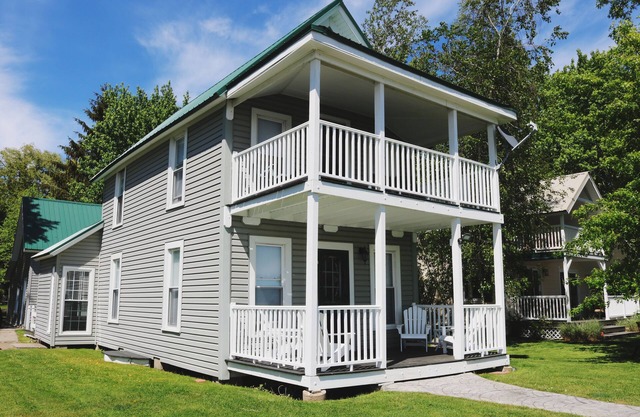 This charming lake cottage located in a peaceful, safe community right on the lake!