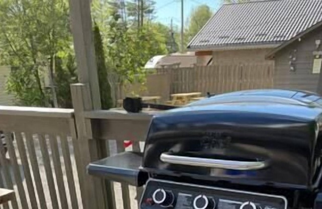 This cottage is a 1 bedroom(s), 1 bathrooms, located in Wasaga Beach, ON.
