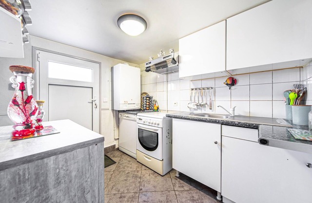 This family apartment with pool welcomes you in the catchment area of Metropol Paris.