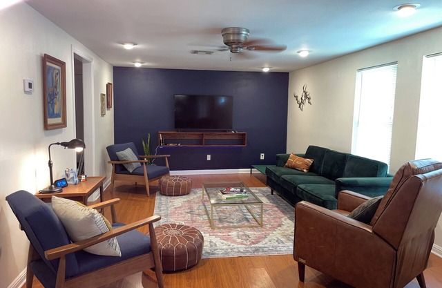 This home is a short drive to New Orleans and surrounding areas. Dog friendly.
