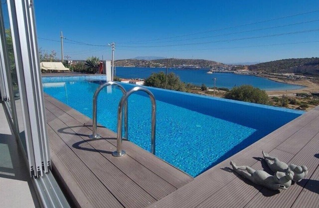 This house is a 0 bedroom(s), 2.5 bathrooms, located in Çeşme, İzmir.