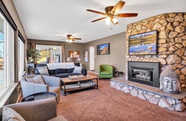 This house is a 3 bedroom(s), 2 bathrooms, located in Cañon City, CO.