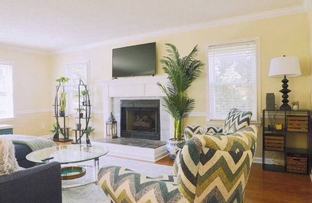 This house is a 3 bedroom(s), 2.5 bathrooms, located in High Point, NC.