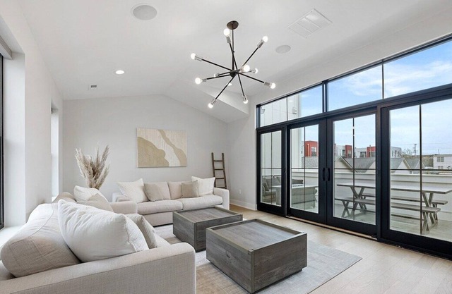 This house is a 4 bedroom(s), 3 bathrooms, located in Columbus, OH.