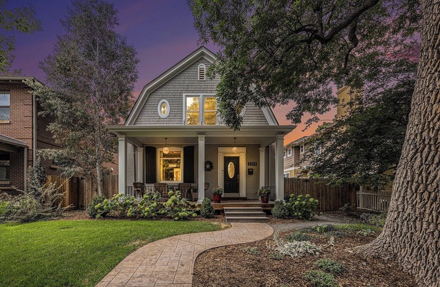 This house is a 4 bedroom(s), 3.5 bathrooms, located in Denver, CO.