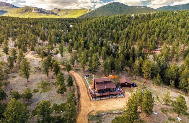 This is Colorado! Stunning views, killer hot tub, 12 acres, game barn+huge deck!
