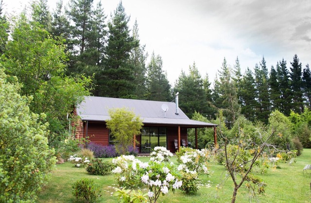 This is the stand alone, andquot;Drive Cottageandquot; .