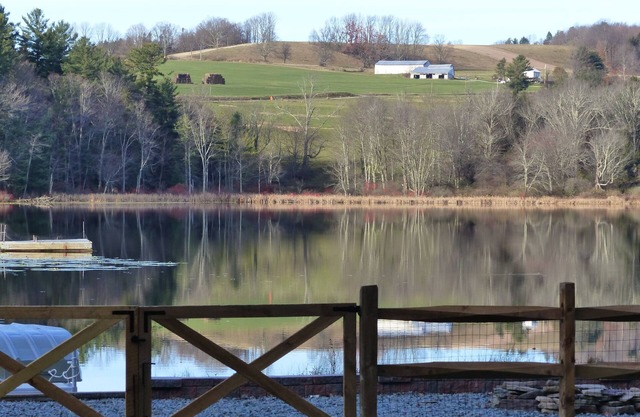 This lakefront cottage is an ideal getaway for a family!