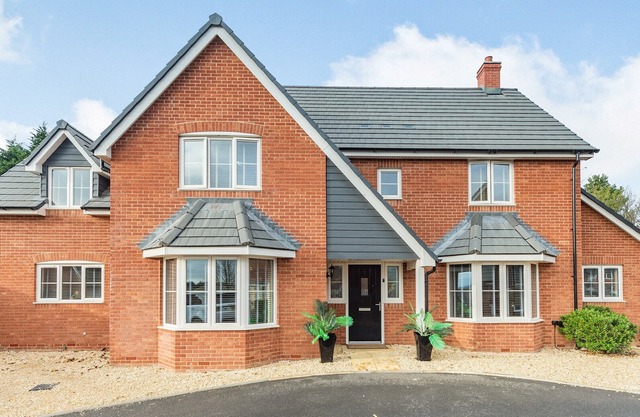 This large spacious house in a quiet residential area is an ideal getaway for all the family.
