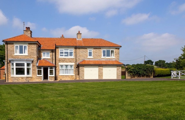 This property is in a stunning location, it boasts a private hot tub and games rooms.