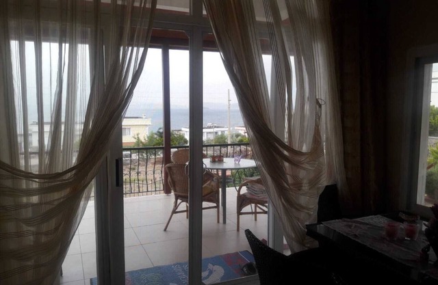 This quiet villa on the Aegean coast is suitable for families.
