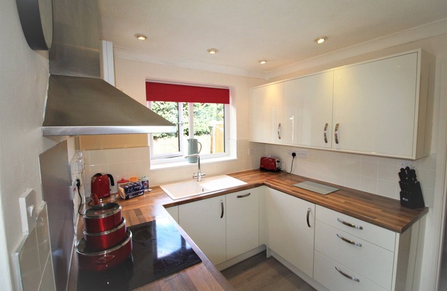 Thorne - Newly Refurbished - Garden & Parking-Quiet Cul De Sac Location
