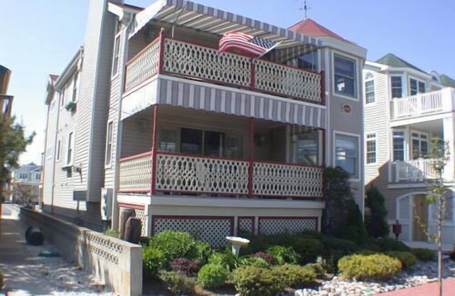 Three bedroom, 2 1/2 bath until that sleeps 8.