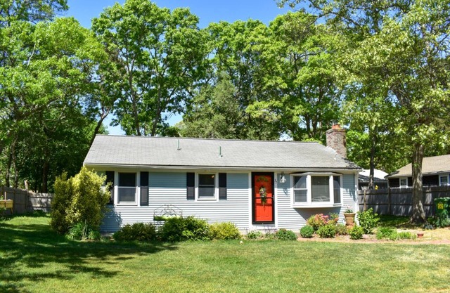 Three bedroom home sleeping 5 with central air!