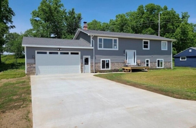 Three bedroom Lakehouse, free parkingn