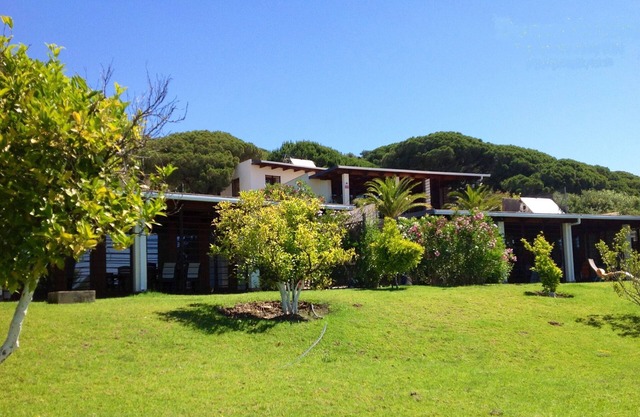 Three design houses with large pool and beautiful views at 10 min. from Vejer