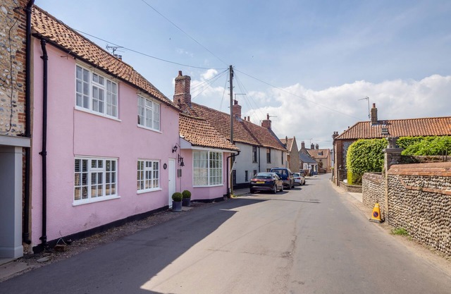 Three double bedroom fisherman’s cottage-breathtaking views across RSPB marshes.