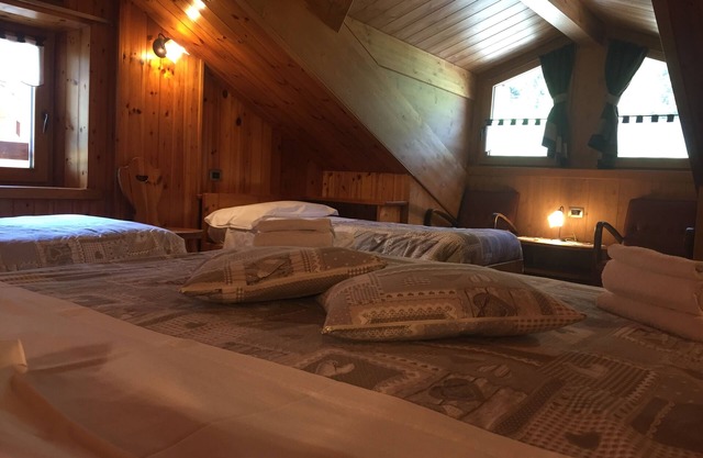 THREE-ROOM ATTIC APARTMENT WITH TWO BATHROOMS CHALET BUCANEVE
