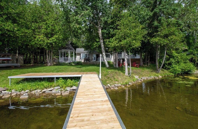Three Paddles - Three Bedroom Cottage, Sleeps 6