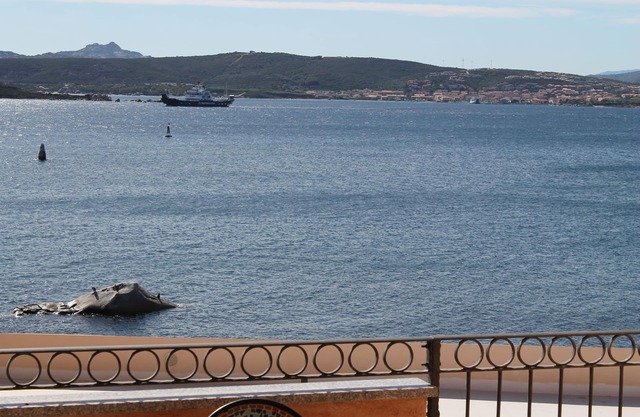 Three-room apartment in a quiet area with sea view terrace