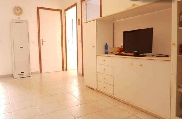 Three-room ground floor apartment near the sea