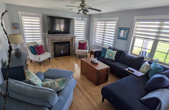 Tide & Bridge Beach House (w/private beach access)