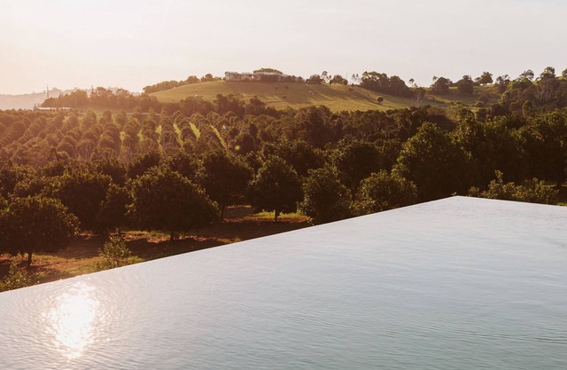 TIDES - BYRON HINTERLAND 8 BEDROOM VILLA MAGIC VIEWS