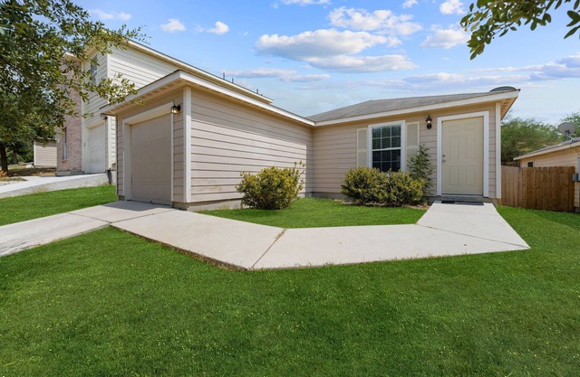Tidy 2 Bedroom home Near Lackland AFB, Sea World