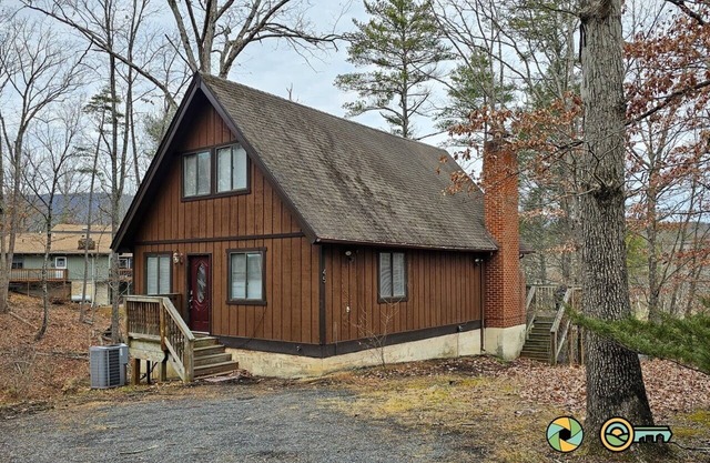 Tiger's Den chalet - quiet mountain comfort!