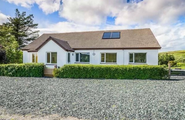 TIGH NA SITH, pet friendly, country holiday cottage in Aultbea