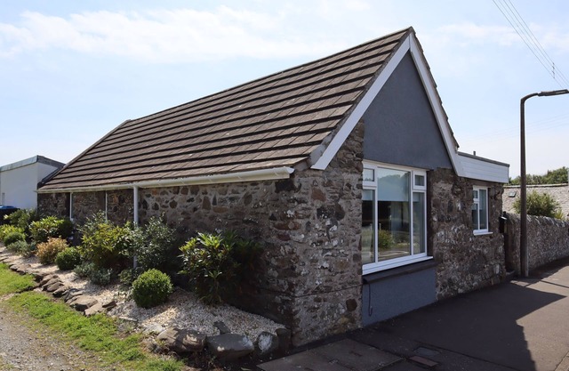 Tigh Samhradh - a cottage that sleeps 4 guests in 1 bedroom