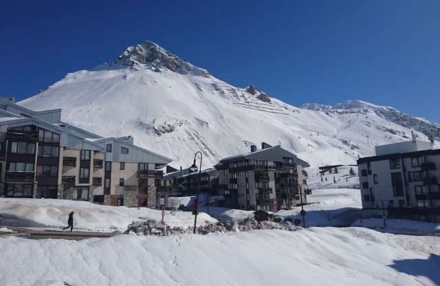 Tignes 6890 ft, 6 330sqft 2 room, south facing, quiet, views of the Gde Motte