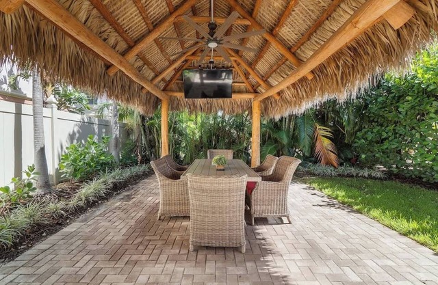 Tiki Cabana☀️Comfortable Beds ❤ 5 mins to Beach
